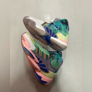 NWOB adidas 0 To 60 STMT
Pharrell Multicolor size 8